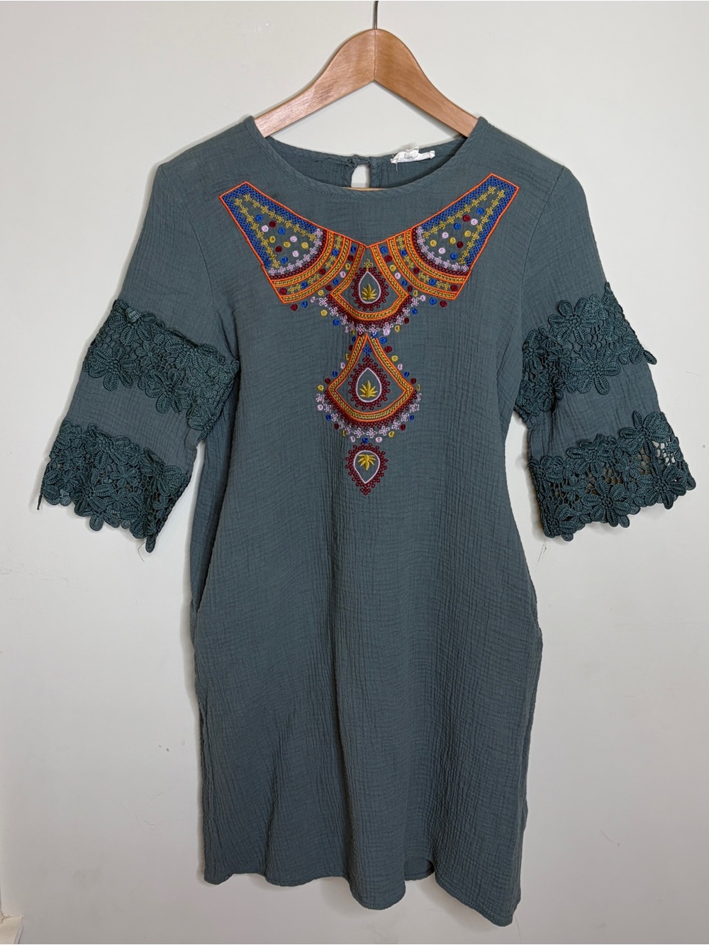 Boho Embroidered Green Shift Dress with Lace Sleeves Medium